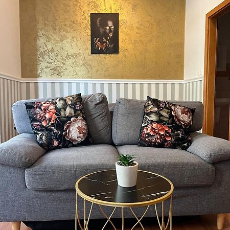 De Luxe 4 May Plaza Братислава Экстерьер фото