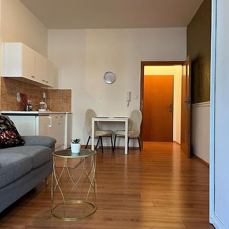 De Luxe 4 May Plaza Братислава Экстерьер фото