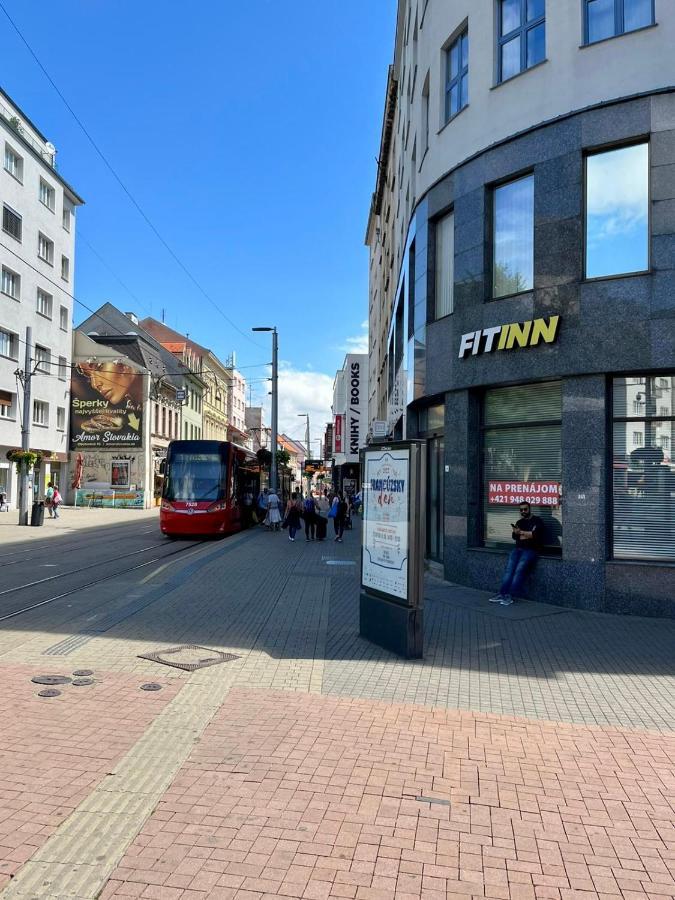 De Luxe 4 May Plaza Братислава Экстерьер фото